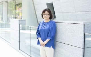 ★れ / すりばちの底にあるというボタン / 大島真寿美 / 講談社 すりばちの底にあるというボタン | 大島 真寿美 |本 | 通販 | Amazon