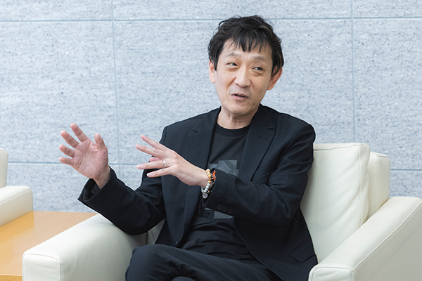 薬丸岳さん